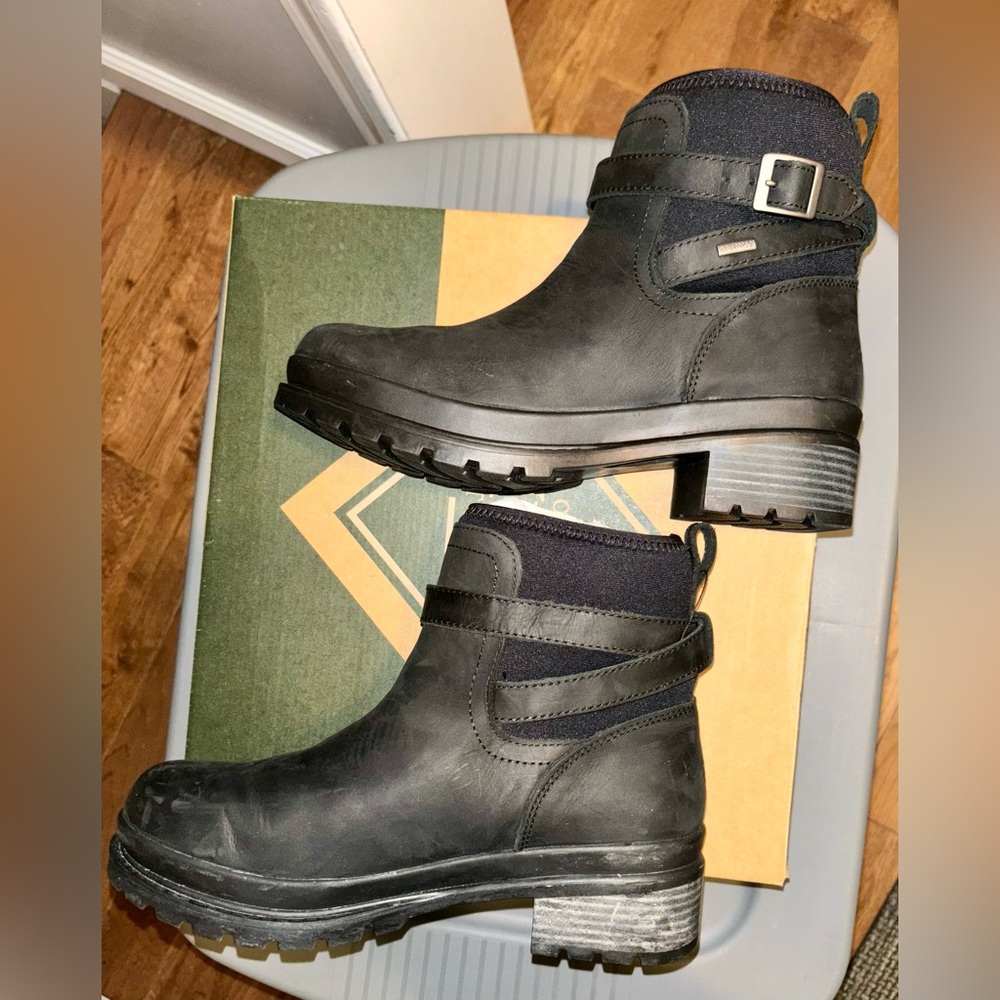 NWT: Orig. Muck Boot brand LIBERTY Ankle Leather Womens, sz 9.  100% waterproof.